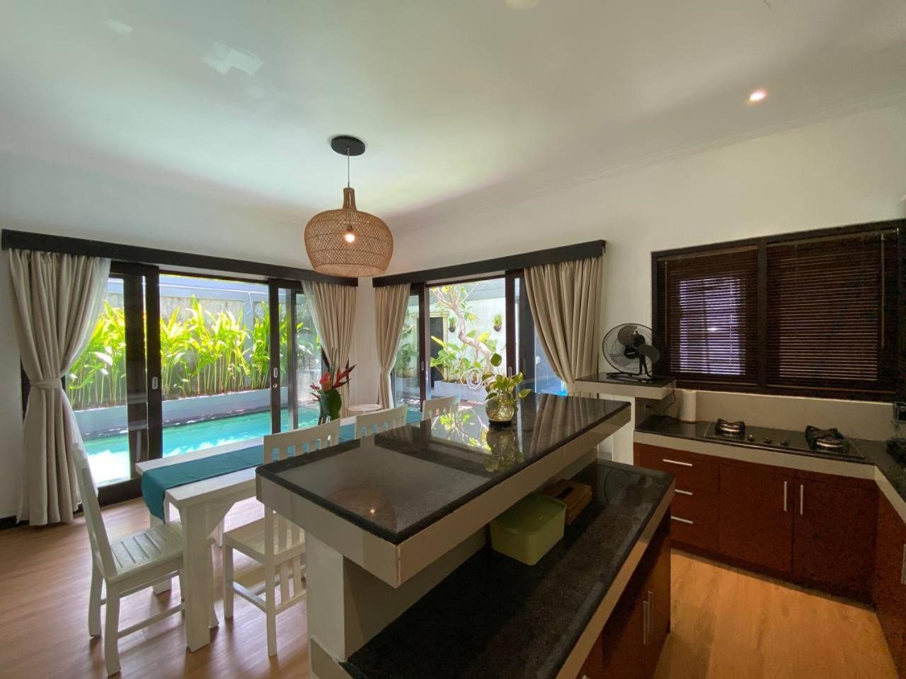 Lisa Dedaries Villa Seminyak Exteriör bild