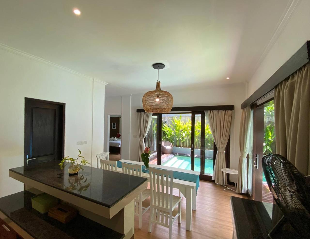 Lisa Dedaries Villa Seminyak Exteriör bild
